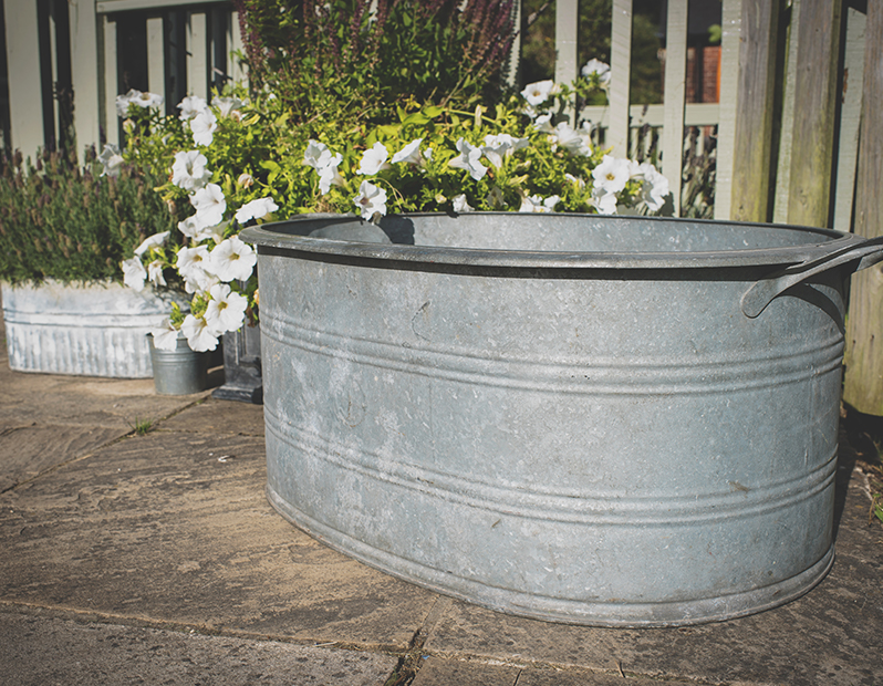 Prop Hire – Large Galvanised Steel Tub